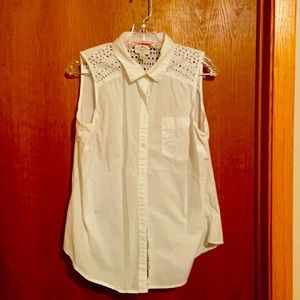 White 100% cotton sleeveless button up top
